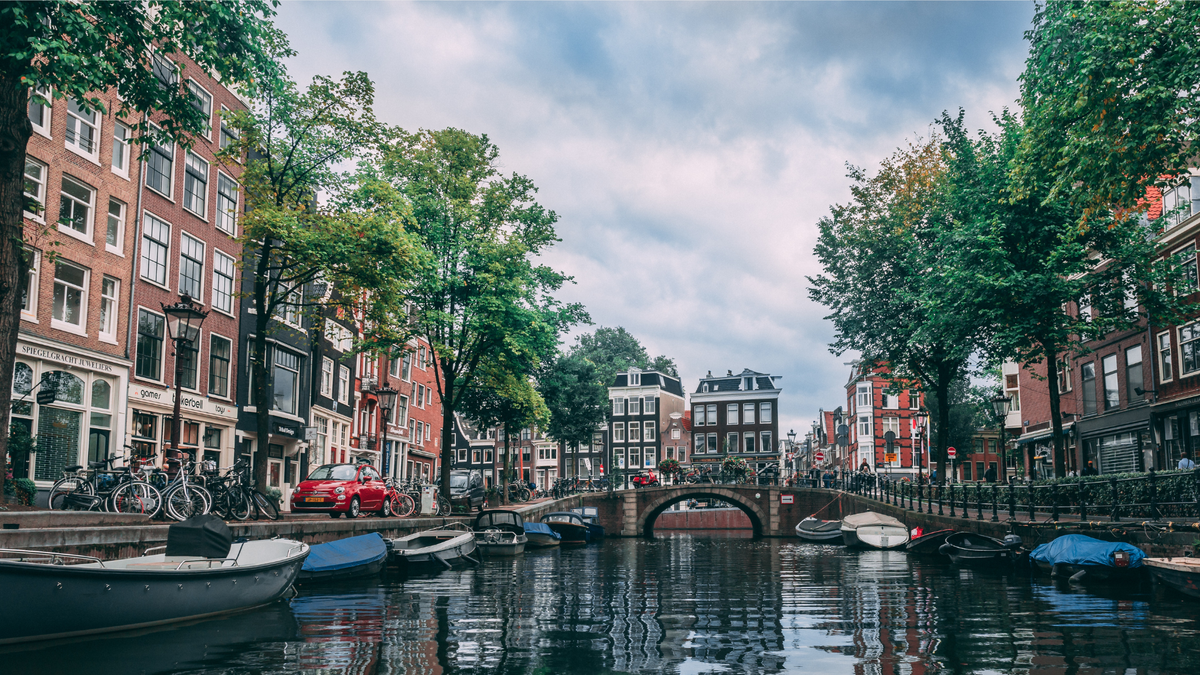 Authentieke gracht in centrum van Amsterdam